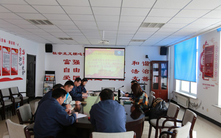 標(biāo)題：華德牧草公司黨委召開2023年第四季度理論中心組學(xué)習(xí)會(huì)暨“開拓進(jìn)取、揚(yáng)長補(bǔ)短、 提升質(zhì)量、促進(jìn)發(fā)展”大討論
瀏覽次數(shù)：1061
發(fā)表時(shí)間：2023-12-20