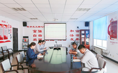 標(biāo)題：華德牧草公司黨委開展黨紀(jì)學(xué)習(xí)教育專題學(xué)習(xí)
瀏覽次數(shù)：832
發(fā)表時(shí)間：2024-05-24