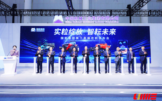 標(biāo)題:驚艷亮相!“中農(nóng)機(jī)·華德”“雙出捆”新品備受矚目
瀏覽次數(shù):151
發(fā)表時(shí)間:2025-10-28